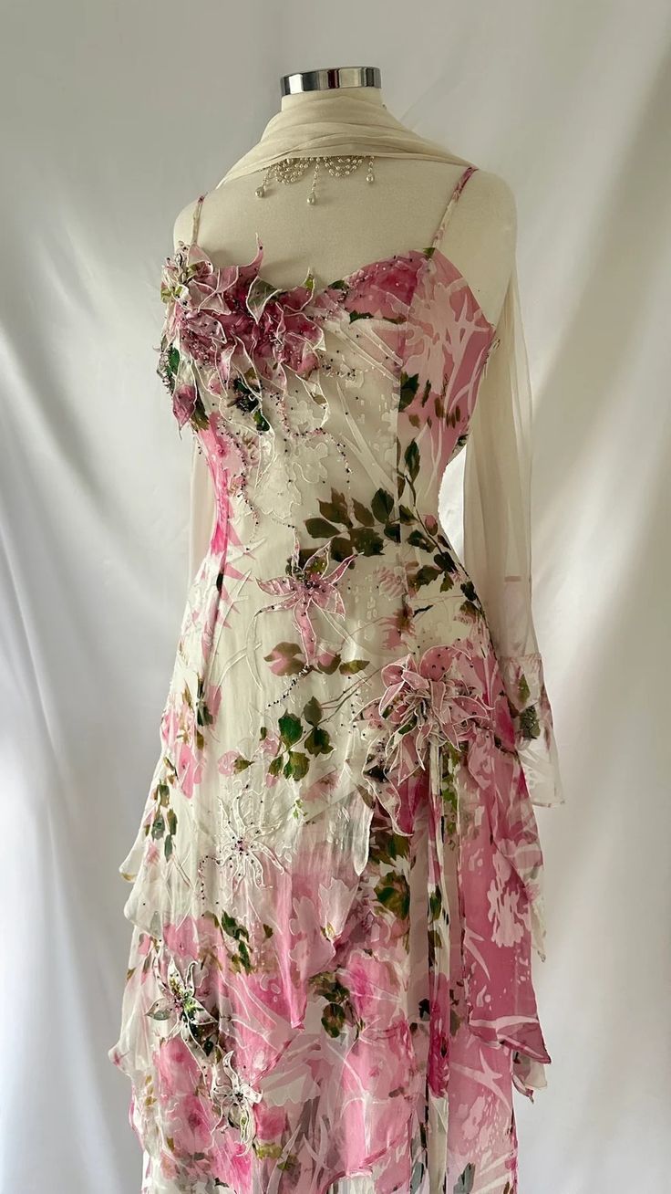 Luxury Brand Dresses, Spring Color Dresses For Wedding Guest, Fancy Spring Dresses, Parasol Outfits, Enchanted Garden Outfit, Green Dress With Pink Flowers, Dresses With Flowers, Enchanted Dresses, Garden Fairy Dress