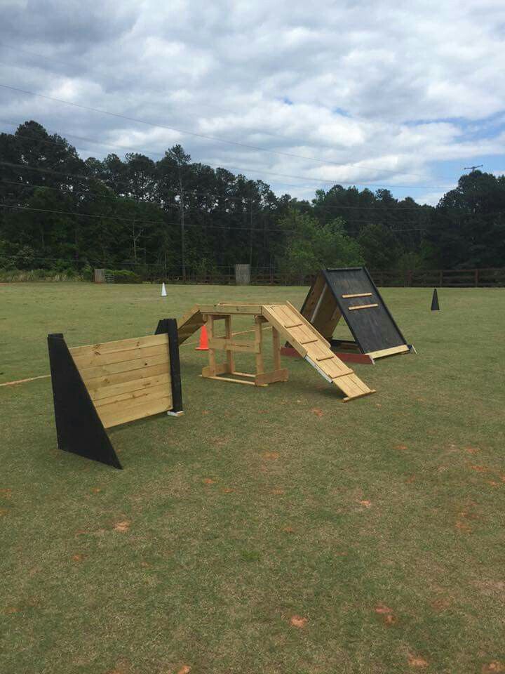 a wooden ramp in the middle of a field with black and yellow ramps on it