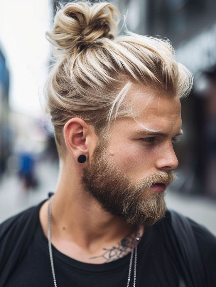 Blonde With Platinum Highlights, Oval Face Haircuts Men, Blonde Hairstyles Men, Nordic Blonde, Blonde Underneath, Mid Length Blonde, Men Blonde Hair, Blonde Dye, Platinum Blonde Highlights