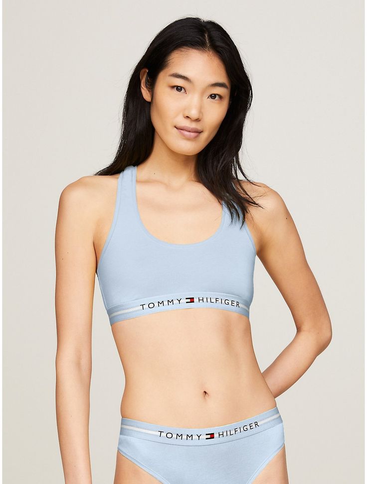 Tommy Hilfiger women's underwear. Presenting our bralette in lightweight and breathable stretch cotton for an assured, comfortable fit, featuring our embroidered Tommy logo elastic chest band.  Material: 95% Cotton (rgc), 5% Elastane. Fitted Cropped Cotton Sports Bra, Medium Support Cotton Crop Top, Cropped Sports Bra With Medium Support, Spring Crop Top With Light Support, Cotton Crop Top With Built-in Bra And Medium Support, Casual Bra With Medium Support For Loungewear, Casual Medium Support Bra For Loungewear, Sports Cotton Stretch Bra, Fitted Cotton Sports Bra With Light Support