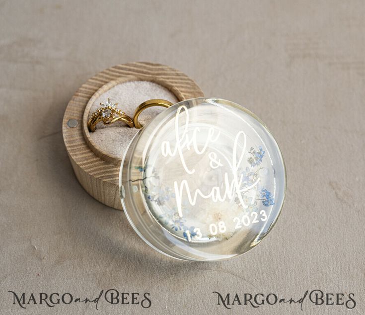 a wedding ring in a glass box with the word do it and mark written on it