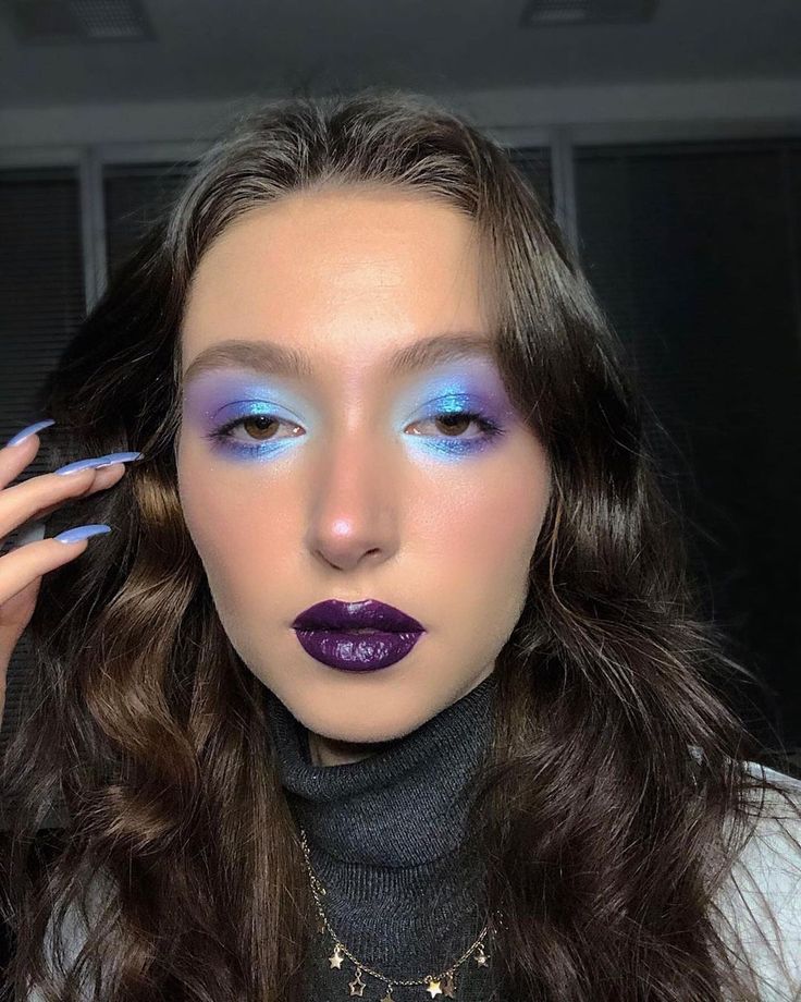 Blue And Red Makeup, Purple Witch Makeup, Lightning Makeup, Monochromatic Makeup Looks, Wish Makeup, Blue Eyeshadow Makeup, Fire Makeup, Monochromatic Makeup, Black Eye Makeup