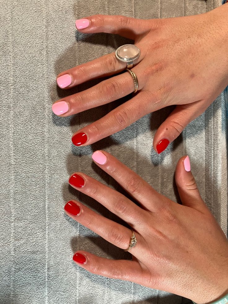 Nature Nail Colors, Short Nails Spring Ideas, Nails Brown Skin Black Women, Summer Short Nails Square, 2 Pink Nails, Red An Pink Nails, Cute Valentines Nails Short Pink And Red, Red Nails With Pink Accent Nail, Nails Inspo Red And Pink