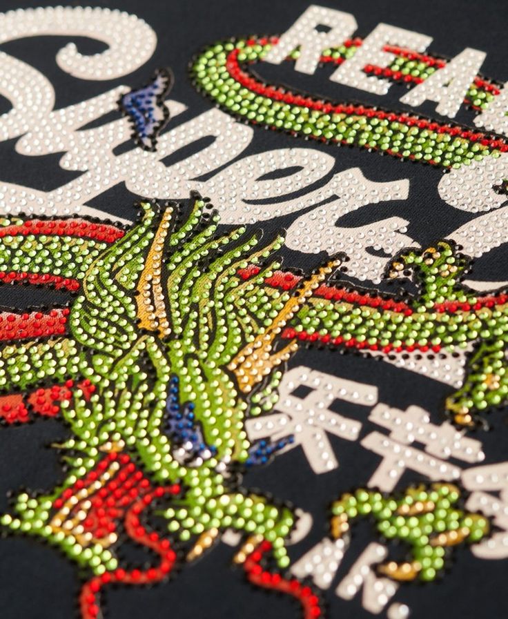 an embroidered t - shirt with chinese characters on it