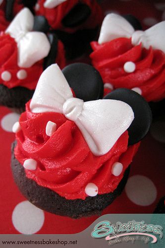 mickey mouse cupcakes with red frosting and white bows