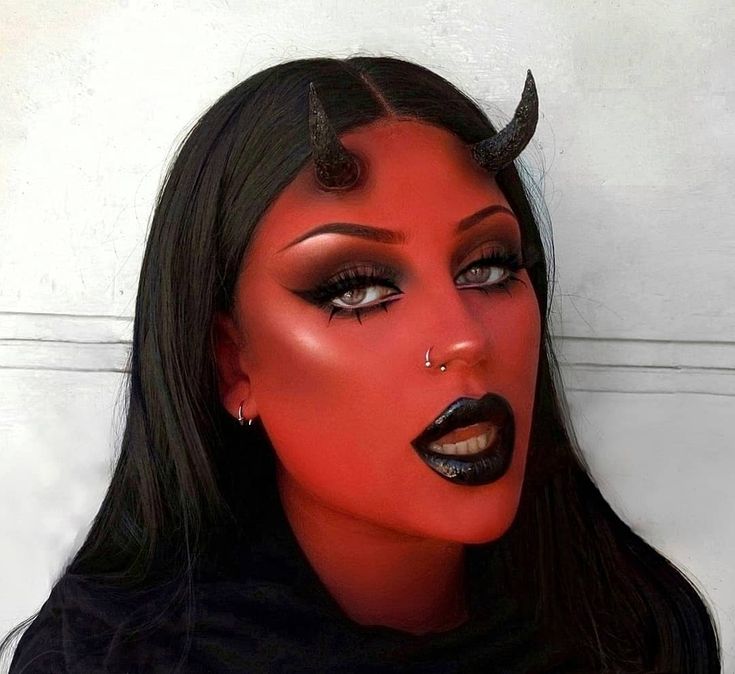 30 Sexy and Scary Halloween Makeup Looks for 2019 Halloween Kickback, Scary Halloween Makeup Looks, Demon Makeup, Scary Halloween Makeup, Makeup Clown, Ideas Maquillaje, Devil Makeup, Halloweenský Makeup, Halloween Make-up Looks