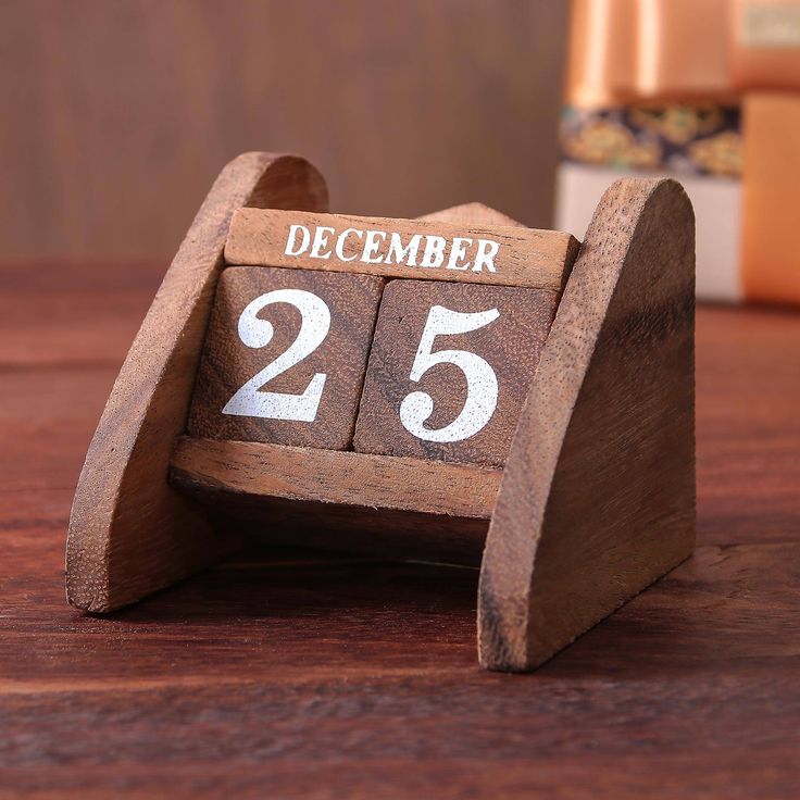 a wooden calendar with the date december 25th