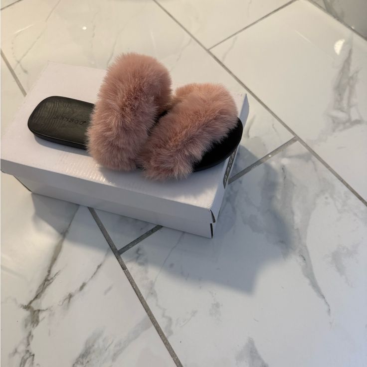 Cute Af Fur Slides, Pink Black, Women's Shoes Sandals, Pink Ladies, Slides, Black Pink, Women Shoes, Sandals, Pink