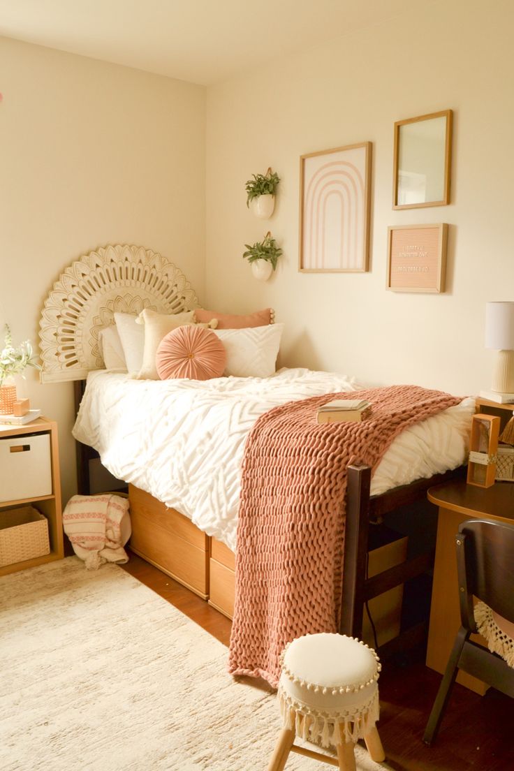 dream dorm room- liberty university Boho College Bedroom, Modern Boho Dorm Room, Clean Girl Dorm Room, Pink Boho Dorm Room, Dorm Ideas For Girls College, Dorm Room Ideas For Girls College, Utk Dorm, College Suite, Neutral Dorm Room Ideas