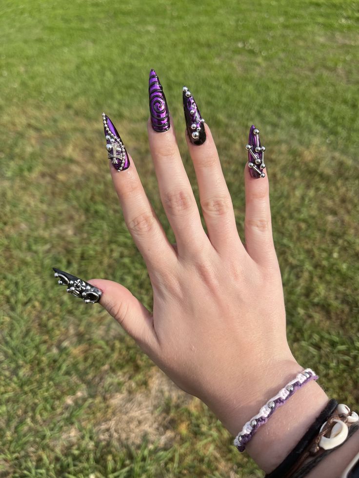 Purple Grunge Nails, Clawdeen Nails, Purple Goth Nails, Purple Y2k Nails, Rockstar Gf Nails, Draculaura Nails, Alt Nails, Purple And Pink Nails, Nail Piercing