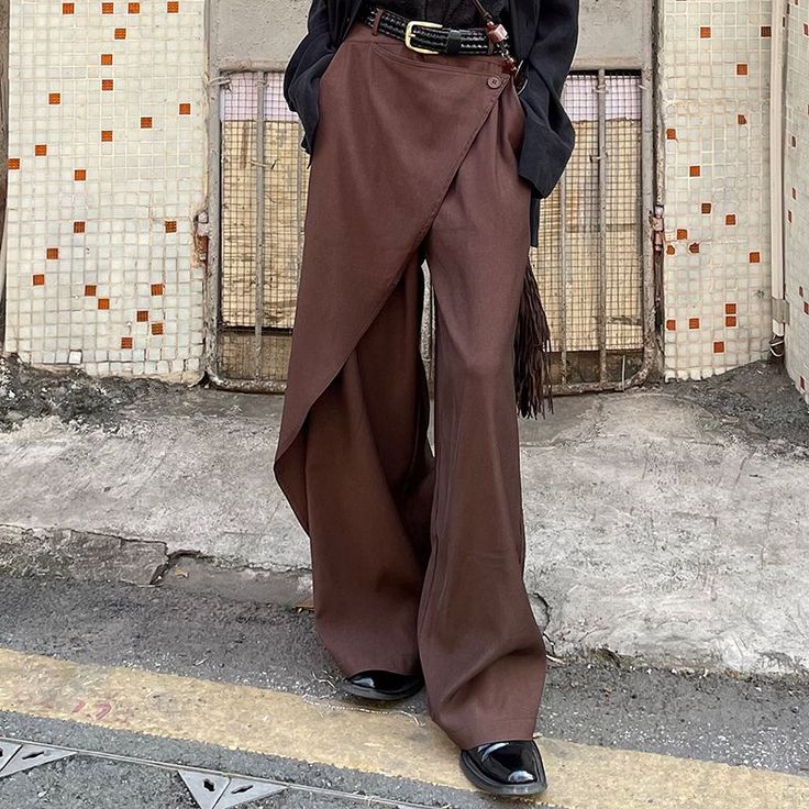 Italian Aesthetic Fashion, Style Cargo Pants Women, Fashion Core, Japanese Pants, How To Style Cargo Pants Women, Oversize Outfit, How To Style Cargo Pants, Gender Fluid Fashion, Outfit Tips