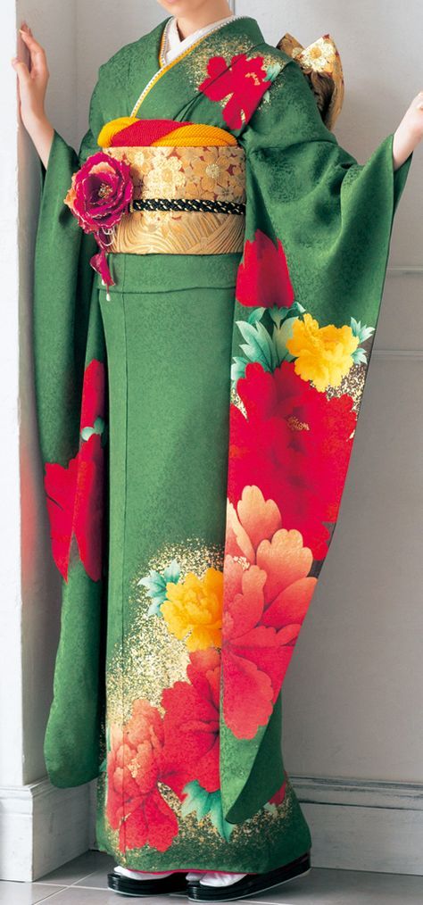 Furisode - one of my favorite Furisode kimono, this in green More Furisode Kimono, Kimono Japan, Mode Kimono, Yukata Kimono, Traditional Kimono, Beautiful Kimonos, Japanese Embroidery, فستان سهرة, Japanese Outfits