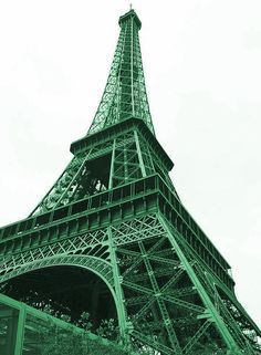 the eiffel tower is green in color