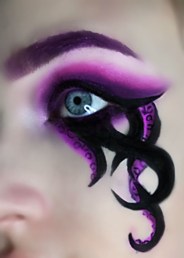 URSULA TENTACLE EYE Ursula Eye Makeup, Ursula Face Paint, Kraken Makeup, Ursula Makeup Look, Steampunk Ursula, Ursula Costume Makeup, Octopus Makeup, Ursula Hair, Witch Face Paint