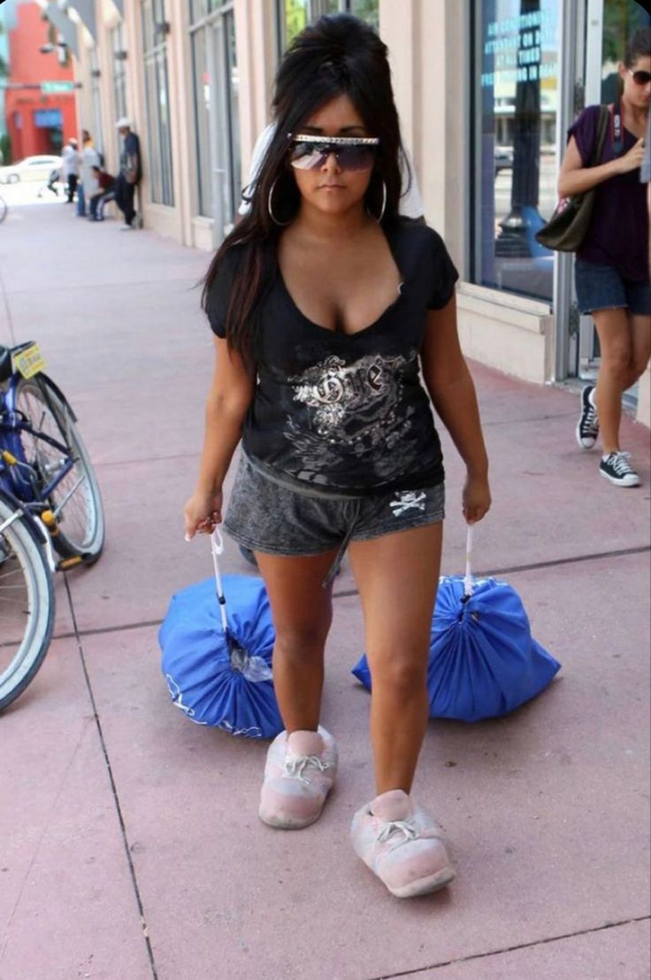 jersey shore aesthetic snooki jersey shore outfits Jersey Shore Club Outfits, Snooki Outfits, Snookie Jersey Shore Outfits, Snooki And Jwoww, Mcbling Fashion, Iconic Outfits, Y2k Outfits, Jersey Shore, 2000s Fashion