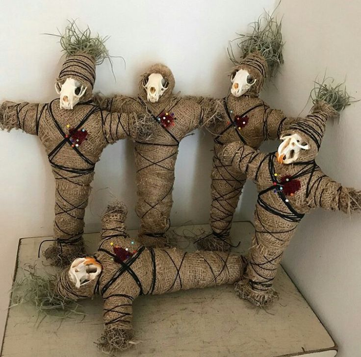 three scarecrows made out of rope with fake heads and hands on top of each other