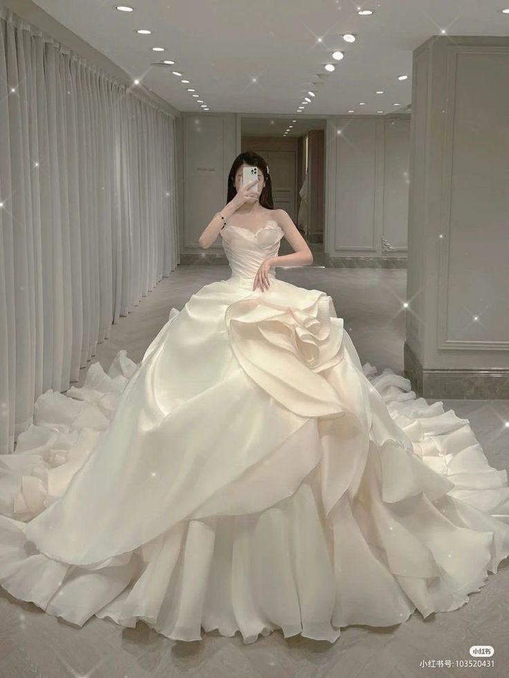 A on Twitter: "… " Sparkle Wedding Dress, White Wedding Dress, Princess Ball Gowns, Dream Wedding Ideas Dresses, Pretty Prom Dresses, A Wedding Dress, Fairytale Dress, Quince Dresses, Fantasy Dress