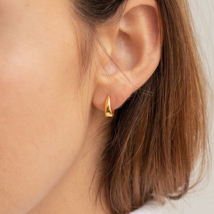 L U C Y ∙ H I N G E D ∙ H U G G I E ∙ E A R R I N G S * Material: High Quality Solid 925 Sterling Silver * Finish: Sterling Silver ∙ 18K Gold * Featuring 12mm Hinged Huggie Earrings H O W ∙ T O ∙ O R D E R * Select your finish in the drop down menu. Design is available in 2 colors: 18k Gold and Sterling Silver. O T H E R ∙ I N F O R M A T I O N * All items are nicely packaged ready to gift in elegant jewelry boxes. * If you can't find the information you need or need some advice for your design? Tiny Charm, Dangle Hoop Earrings, Gold Jewelry Earrings, Huggie Earrings, Gold Hoops, Jewelry Earrings Hoops, Gold Hoop, Elegant Jewelry, Huggies Earrings