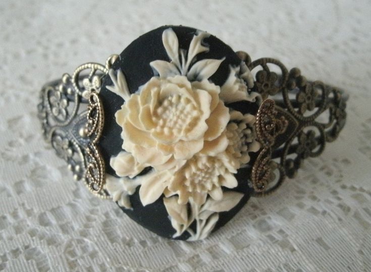 This beautiful antique brass filigree cuff bracelet has a rose cameo with antique brass filigree accents on the sides. Adjustable. Fabric Bracelets Diy, Fabric Cuff Bracelet, Lampwork Bracelets, Victorian Bracelet, Jewelry Victorian, Gothic Rose, Jewelry Gothic, Nouveau Jewelry, New Plymouth