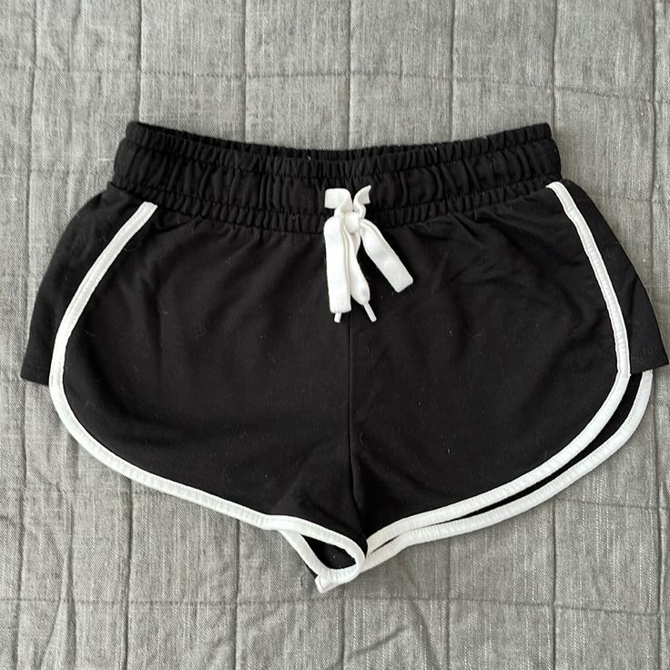 Cute For Summer Trendy Summer Shorts For School, Trendy School Shorts For Summer, Black Summer School Bottoms, Sporty Summer Shorts For School, Sporty Shorts For School In Summer, Trendy School Shorts, Black Cotton Shorts For School, Black Cotton School Shorts, Sporty Summer Bottoms From Forever 21