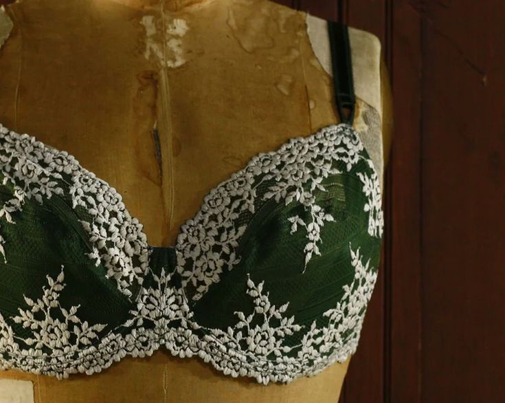 Gorgeous, rich emerald green bra! Made by 'Wacoal', size 40D, Made in Thailand. Lace - 48% Polyester/41% Nylon/11% Lycra Spandex. Lining - 100% Nylon. Highly ornate with white floral embroidery, very well made. Nice striped pattern in the fabric as shown. Underwire. Back closure with three size choices via hook/eye. Adjustable straps. Shown on a size XL dress form with a 43" bust. Condition: great overall. Green Bra, Bra Items, Green Bras, Embroidered Trim, Dress Form, Hook Eye, Bra Lingerie, Xl Dress, Floral Embroidery