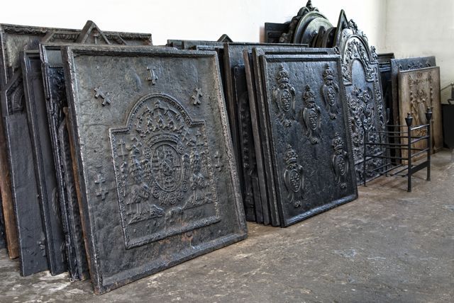 an assortment of antique metal doors are lined up in a row on the floor next to each other