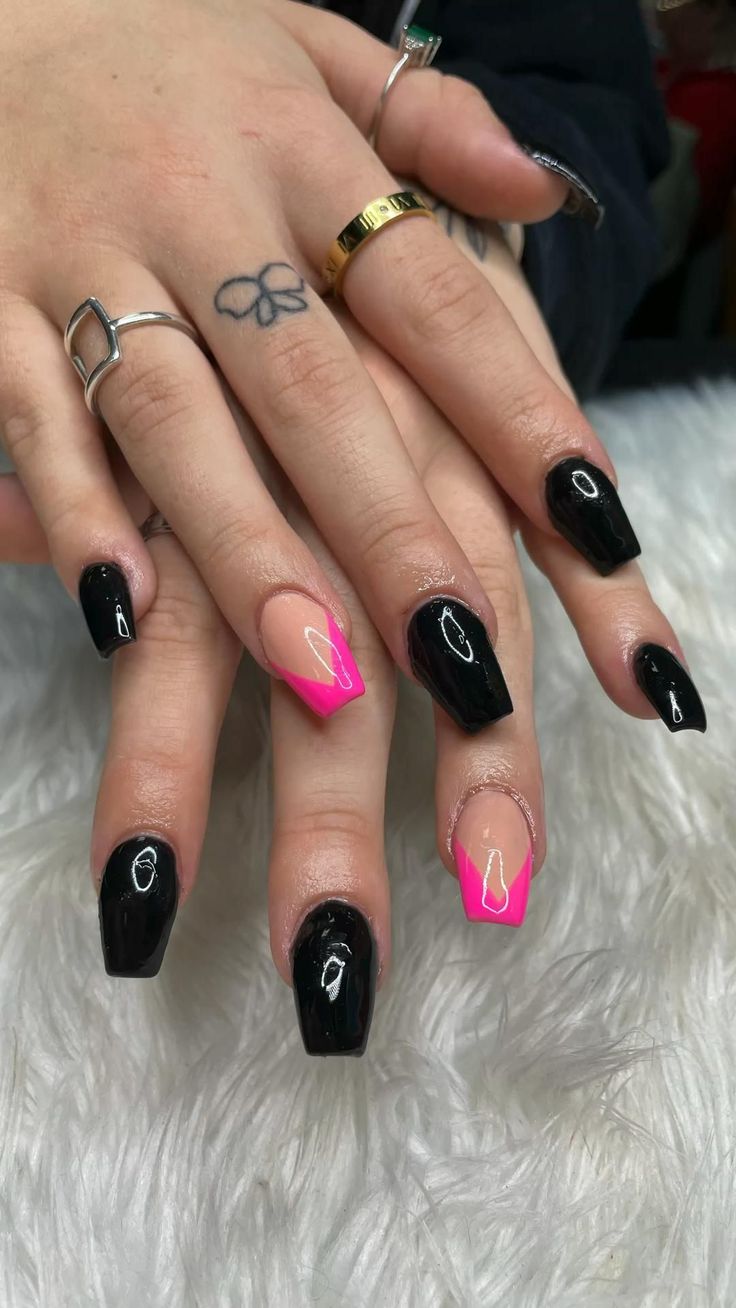 Nails Fucsia Hot Pink And Black, Spring Trendy Nails Black, Acrylic Nail Designs Pink And Black, Nail Ideas For A Concert, Punk Concert Nails, Pink And Black Nails Prom, Black With Hot Pink Nails, Cute Nails For Birthday Black, Black And Pink Hoco Nails