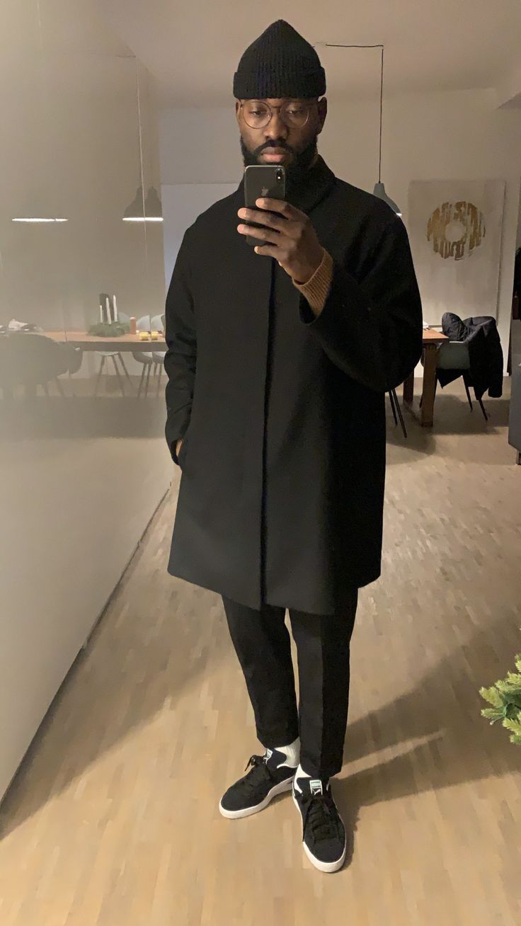 Dr Martin Low Outfit Men, Black Jumper Outfit Men, Black Jumper Outfit, Smart Casual Menswear, Minimalist Fashion Men, Mens Casual Outfits Summer, Outfits Hombre, Mens Outfit Inspiration, Man Standing