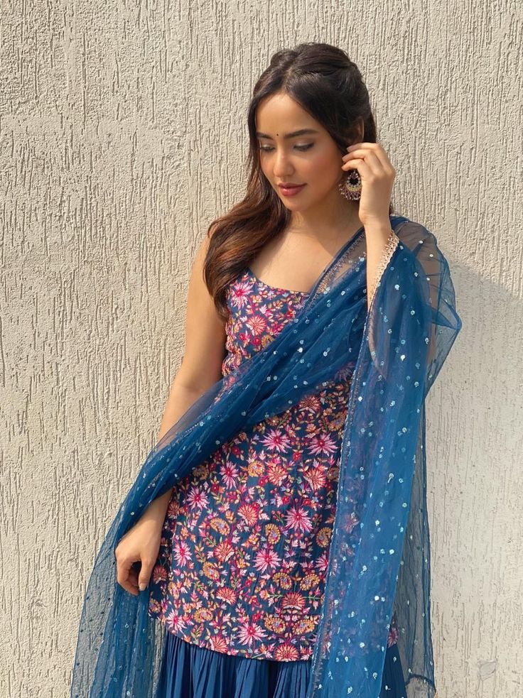 Spotted actor Neha Sharma in our Blue Kashmiri embroidered kurta with sharara pants and dupatta. Trendy Outfits Indian, Diwali Outfits, Indian Outfits Lehenga, Traditional Indian Dress, Casual Indian Fashion, Desi Fashion Casual, Indian Dresses Traditional, Traditional Indian Outfits, Indian Woman