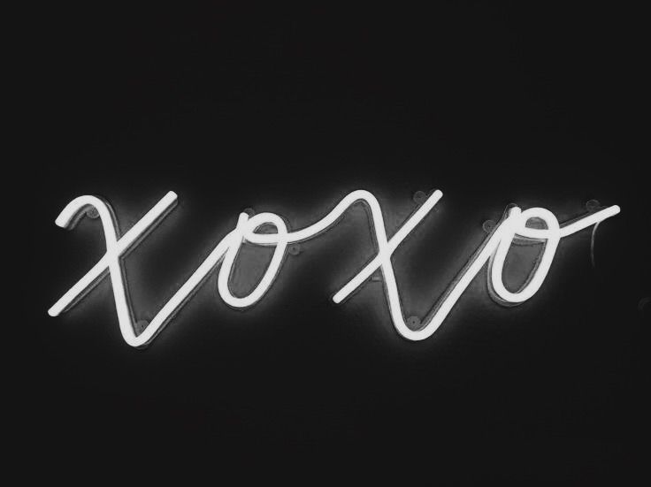 a neon sign that says vovo on it