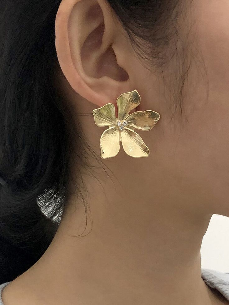 Winter Jewelry, Estilo Country, Golden Flower, Leisure Fashion, Jewelry Showcases, Alloy Earrings, Jewelry Style, Plant Flower, Flower Hair Accessories