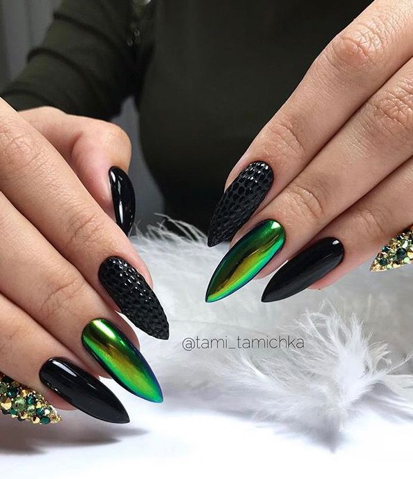 🌹Ꮲɪɴᴛᴇʀᴇsᴛ|@sɴᴇᴀᴋᴇʀ ʙᴀᴇ Halloween Nails Diy, Witch Nails, Witchy Nails, Gothic Nails, Goth Nails, Green Nail, Her Nails, Halloween Nail Designs, Coffin Nails Designs