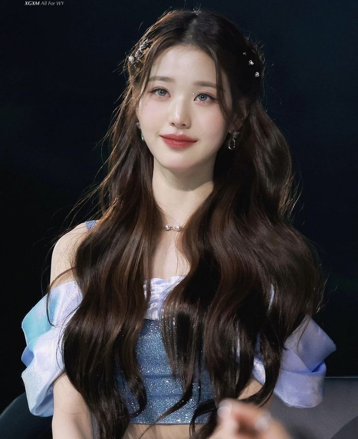 Wonyoung Picture, Debut Hairstyles, Blonde And Brunette Best Friends, Jang Wonyoung Ive, Formal Hairstyles For Long Hair, Korean Hair Color, Graduation Hairstyles, Long Hair Wedding Styles, Princess Hairstyles