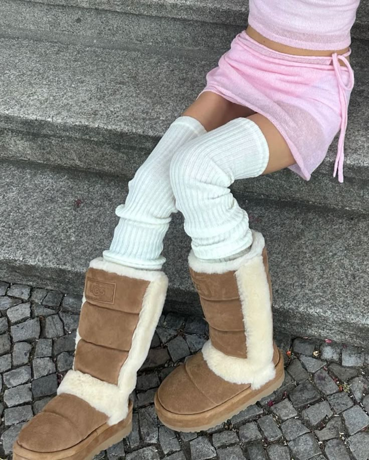 Knee High Ugg Boots Outfit, Ugg Chillapeak, Uggs Boots Outfit, Cloud Outfit, Girl Uggs, Ugg Boots Outfit, Uggs Boots, Miniskirt Outfits, Girls Wardrobe