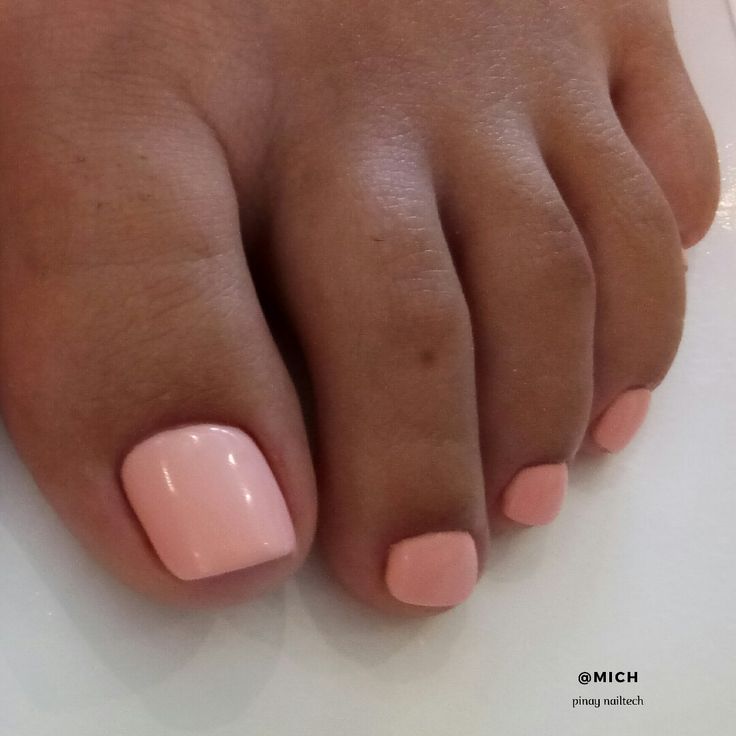 Summer nails Peach Pedicure Toenails, Shellac Toes Summer, Fun Summer Pedicure Ideas, Toenail Colors For Summer, Peach Toe Nails, Peach Toes, Cruise Pedicure Ideas, Peach Pedicure, Beach Pedicure Colors