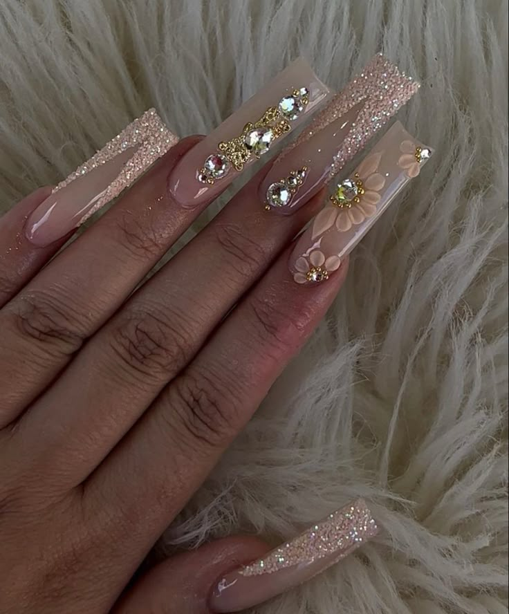 Acrylic Champagne Nails, Beige Quinceanera Nails, Long Acrylic Nail Designs With Rhinestones, Champagne Nails With Rhinestones, Champagne Nails For Quince, Rose Gold Nails With Butterflies, Golden Quince Nails, Xv Nails Champagne, Quinceanera Rose Gold Nails