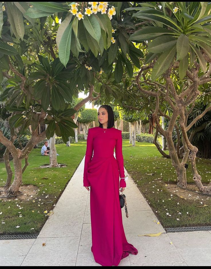 Hot Pink Dress Hijab, Hijabi Red Dress, Arabian Night Party, Soiree Blouses, Night Party Outfits, Night Party Outfit, Hijab Formal, Hijab Prom Dress, Elegant Long Sleeve Wedding Dresses