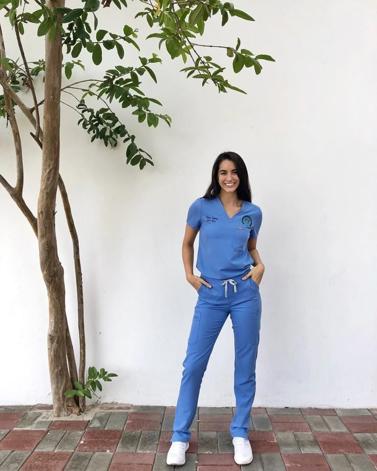 Ceil Blue Scrubs, Nurse Outfit Scrubs, Medical Scrubs Outfit, Scrub Style, Nurse Inspiration, Cute Scrubs, Scrubs Outfit, Nursing Fashion, Stethoscopes