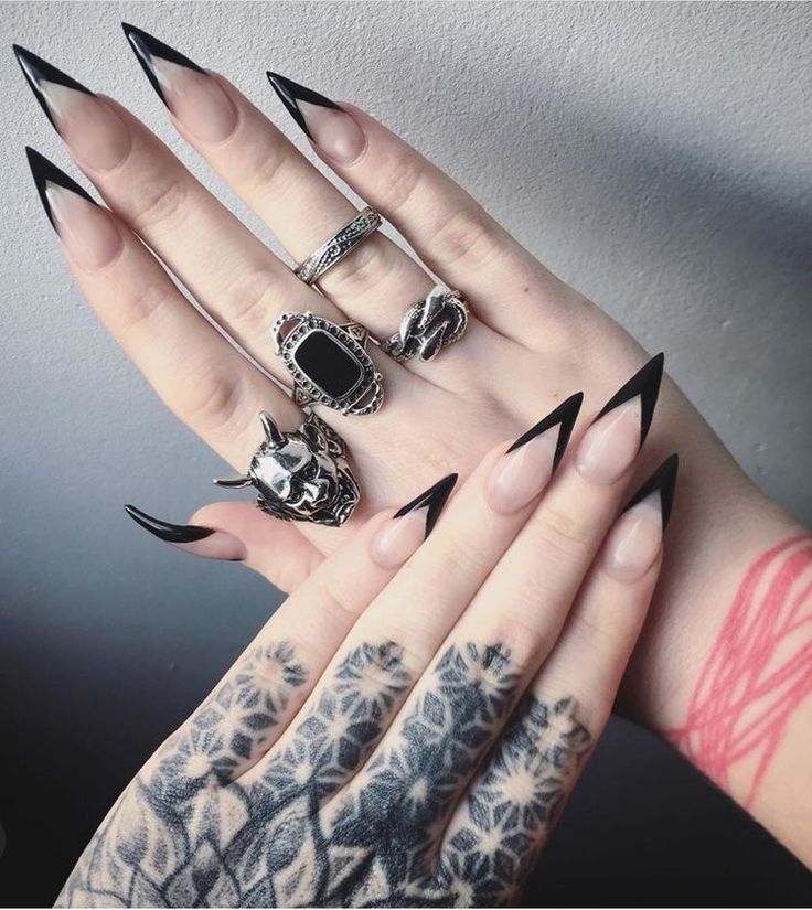 Witch Nails Stilleto, French Manicure Stilleto, Stilleto Nails Black Tip, Black Nails Goth Gothic, Gothic Manicure Ideas, Black Nail Designs Witchy, Black Sharp Nails Design, Edgy French Nails, Black Nail Inspiration Acrylic