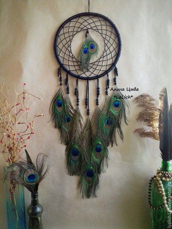 there is a wall decoration with peacock feathers hanging from it's side and two vases next to it