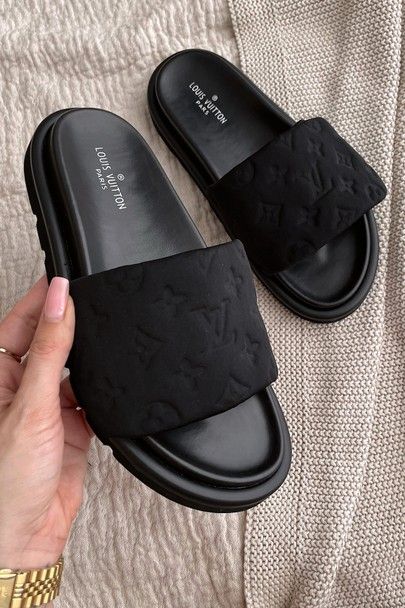 Luis Vuitton Sandals Women, Louis Vuitton Pillow Slides, Luis Vuitton Shoe, Louis Vuitton Shoes Women, Lv Flip Flops, Louis Vuitton Pillow, Lv Sandals, Dhgate Finds, Sliders Shoes