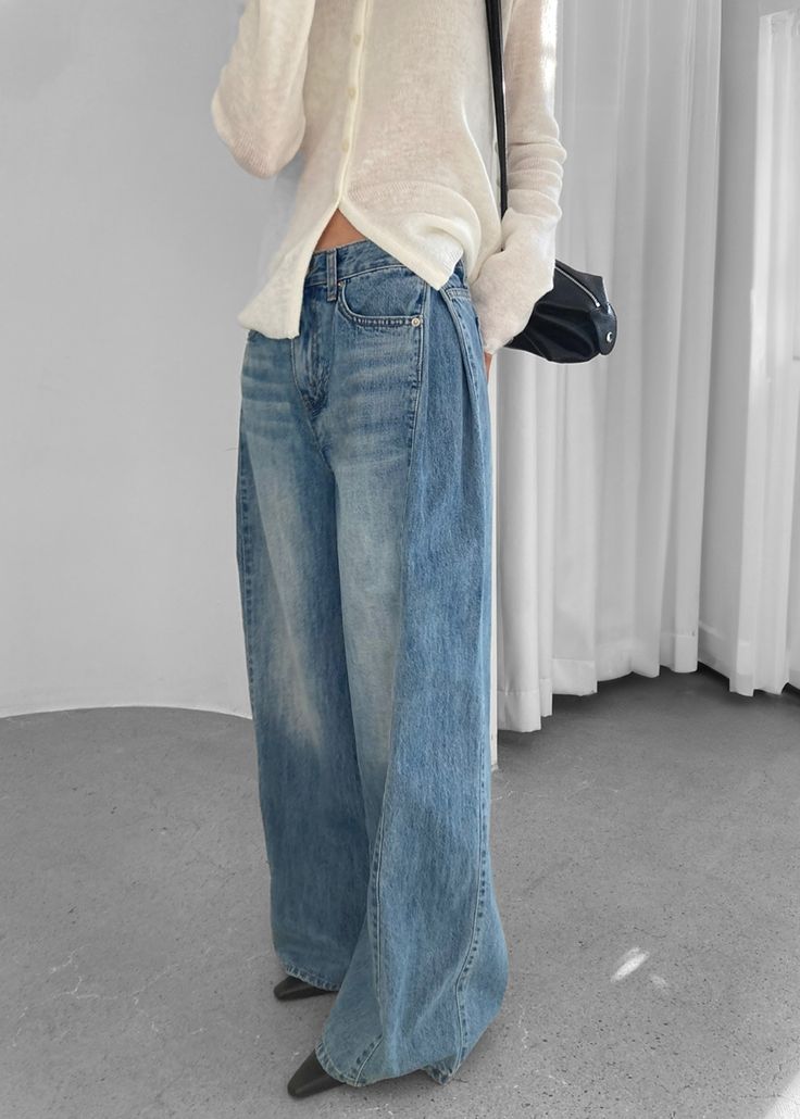 Oakley Wide Leg Jeans - Blue Wash Blazer Wide Leg Jeans, Jeans Outfits Women, Pant Patterns, Special Jeans, London Fits, Streetstyle Winter, Tailored Jeans, Long Pencil Skirt, Aritzia Dress