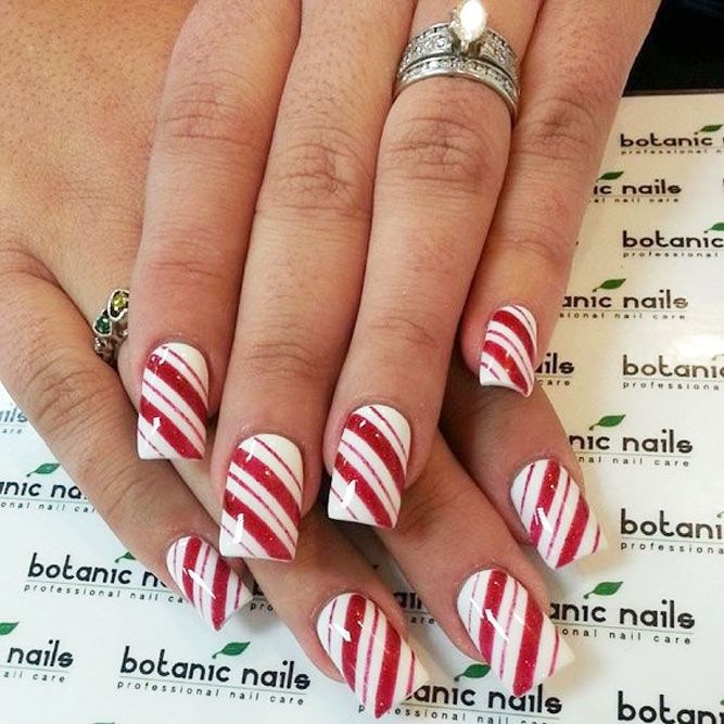 Christmas Nail Art Designs ★ See more: http://glaminati.com/christmas-nail-art-designs/ Botanic Nails, Pailin, Candy Cane Nails, Holiday Nail Designs, Christmas Nails Easy, Easy Nails, Christmas Nail Art Designs, Holiday Nail Art, Christmas Nails Acrylic