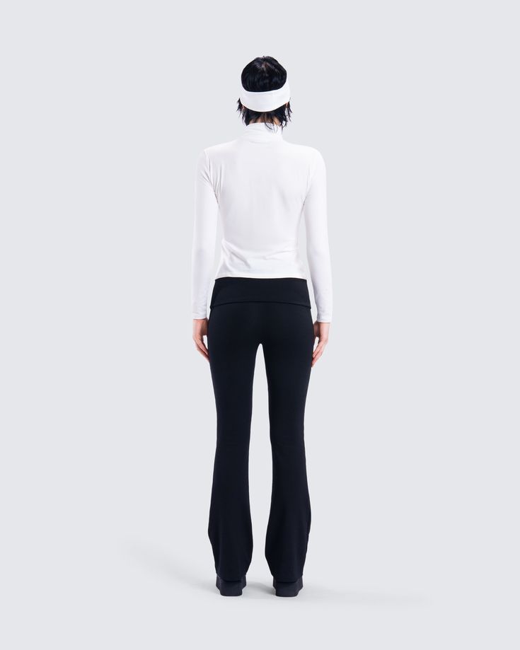 Simple, not basic 🖤 Pairing a white headband with a white long sleeve top and black foldover leggings - this casual three-piece set will have you looking better than the rest even on your lowkey days 💅 White Stretch Leggings For Fall, White Stretch Activewear For Fall, Foldover Leggings, White Long Sleeve Top, White Headband, Casual Sets, Three Piece, White Long Sleeve, Long Sleeve Top