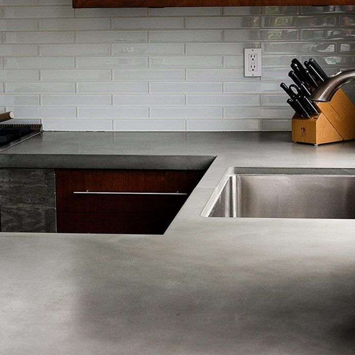 a kitchen counter top with knives on it