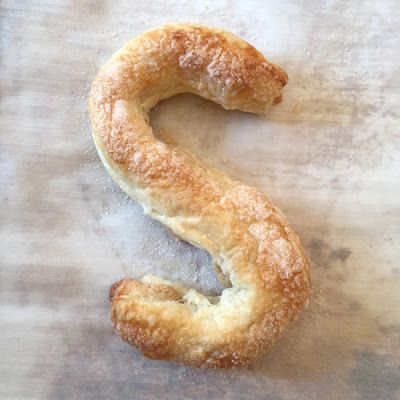 a doughnut shaped like the letter s