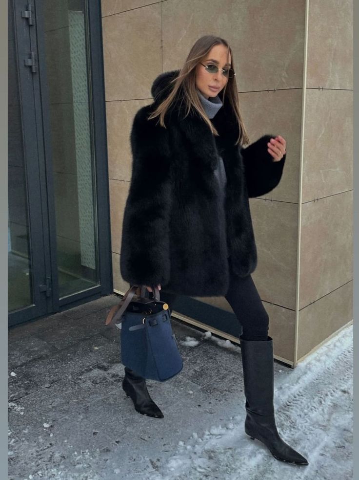 Black Faux Fur Coat Outfits, Black Fur Jacket Outfit, Black Clothing Women, Faux Fur Black Coat, Fur Coat Street Style, Fur Coat Outfits, Faux Fur Coats Outfit, Fur Jacket Outfit, Black Fur Jacket