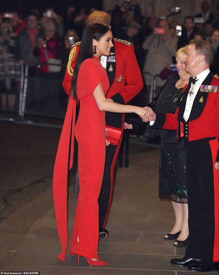 Warrant Officer, Reg Sheen, the festival manager, said it was 'absolutely fantastic' to se... Meghan Markle Street Style, Meghan Style, Estilo Meghan Markle, Navy Blue Clutch, Princ Harry, Navy Blue Pumps, Victoria Beckham Dress, Princess Meghan, The Royal Albert Hall