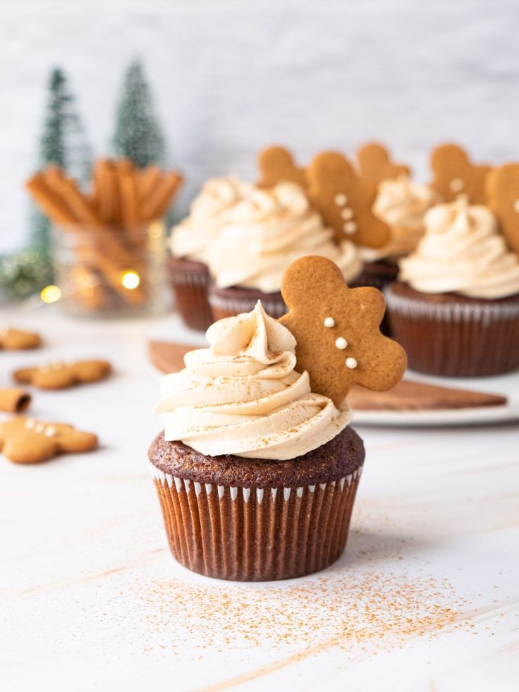 some cupcakes with frosting and ginger cookies