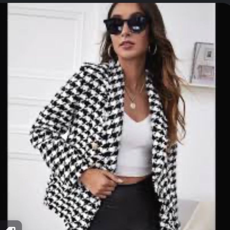 Gingham Design Chic Long Sleeve Houndstooth Blazer, White Houndstooth Outerwear For Spring, Casual White Houndstooth Outerwear, Fall Gingham Blazer, Chic Gingham Long Sleeve Outerwear, Spring Gingham Blazer With Long Sleeves, White Houndstooth Blazer For Winter, Black Houndstooth Blazer For Spring, Fitted White Houndstooth Blazer